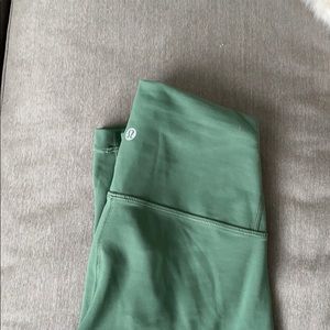 Wonder Under 25” light green leggings